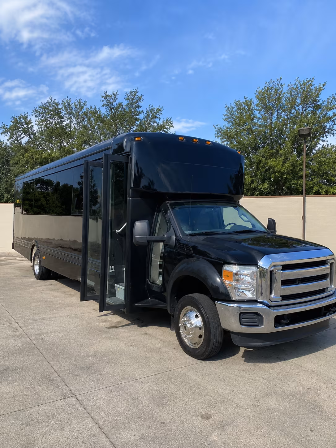 trenton 20 passenger party bus
