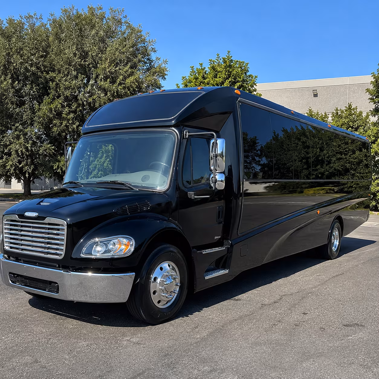 trenton 28 passenger minibus