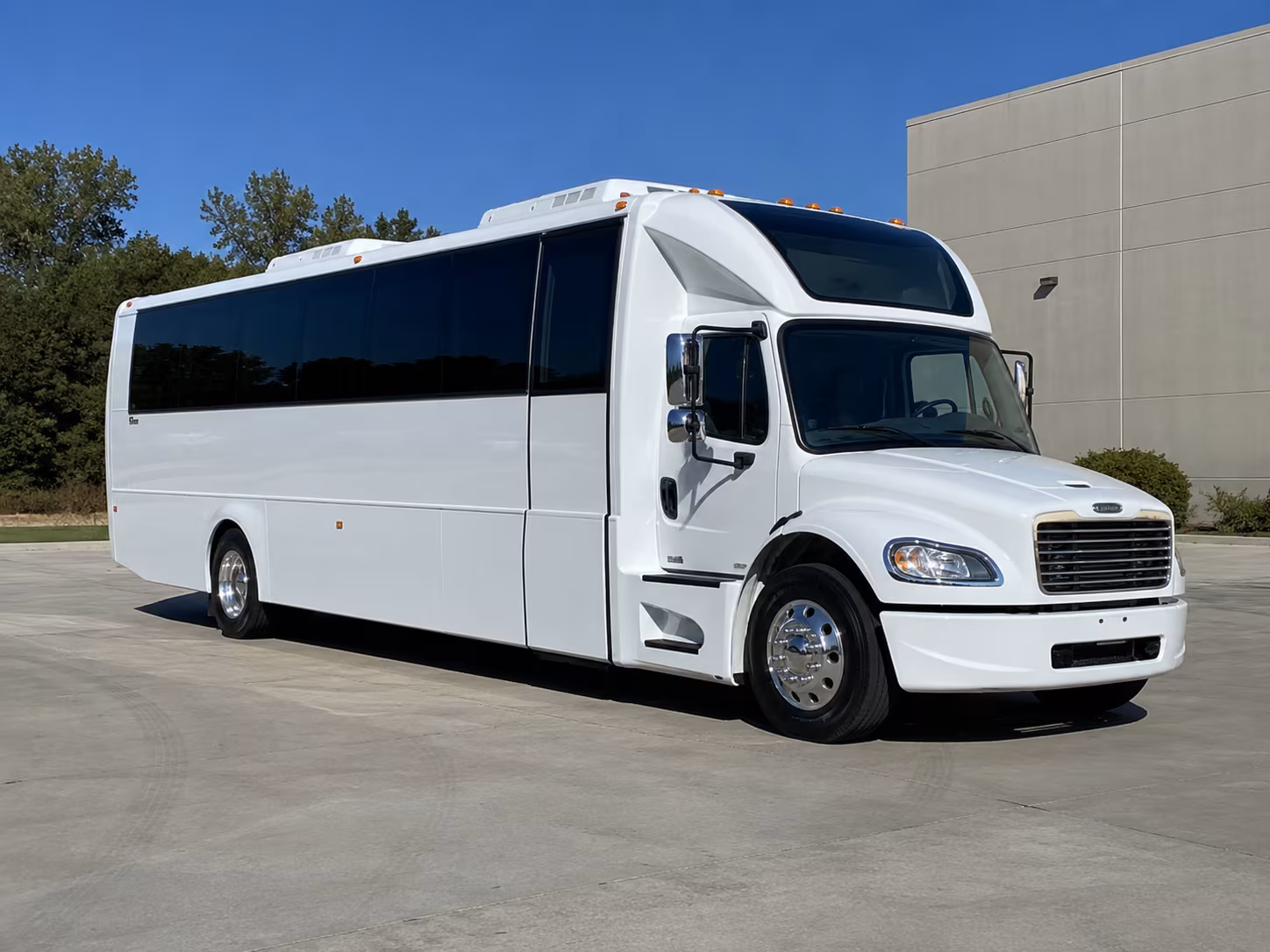 trenton 28 passenger party bus