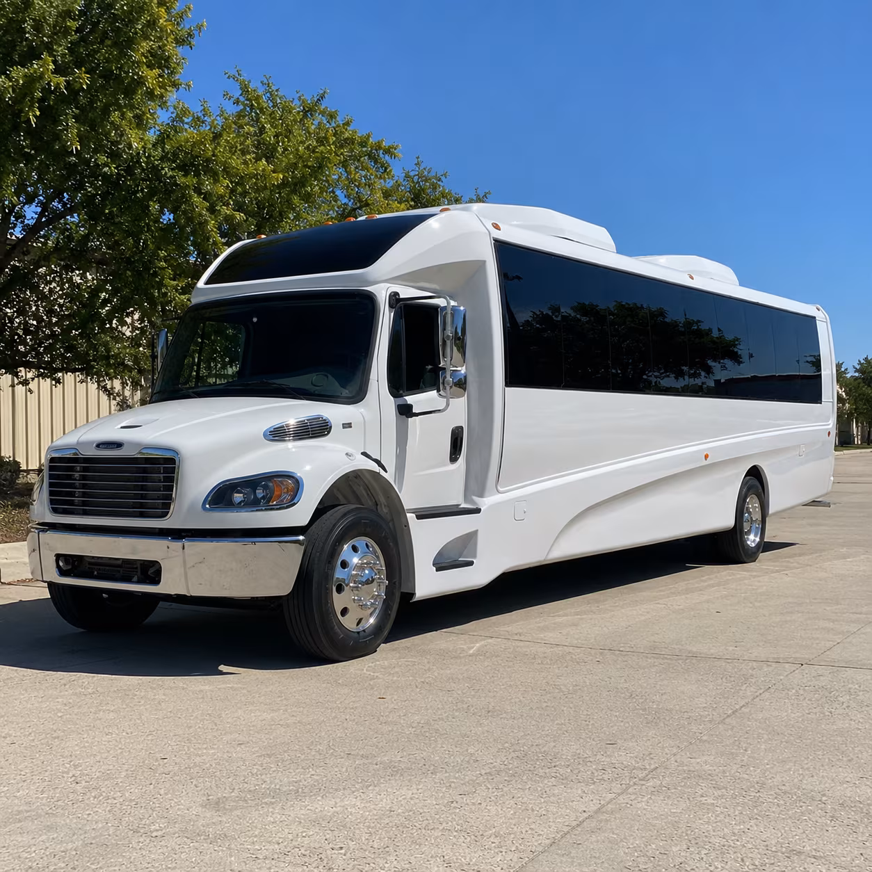 trenton 30 passenger minibus